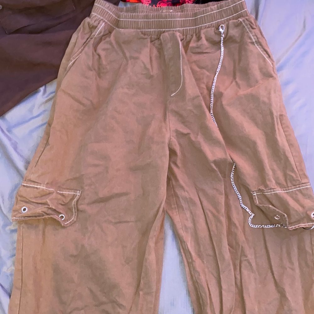 Brown cargo pants with chain L